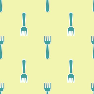 Yeşil tek kullanımlık plastik çatal ikonu sarı arka planda izole edilmiş pürüzsüz desen. Vektör İllüstrasyonu.