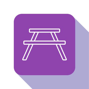 Beyaz çizgi piknik masası, masa simgesinin her iki tarafında da beyaz arka planda izole sıralar var. Mor kare düğme. Vektör İllüstrasyonu.