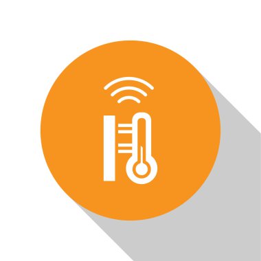 Beyaz Meteoroloji termometre ölçüm sistemi simgesi beyaz arka planda izole edildi. İnternet kavramının kablosuz bağlantısı. Turuncu daire düğmesi. Vektör.