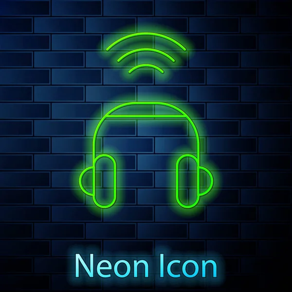 Leuchtende Neon Line Smart Kopfhörer System Symbol Isoliert Auf Ziegelwand — Stockvektor
