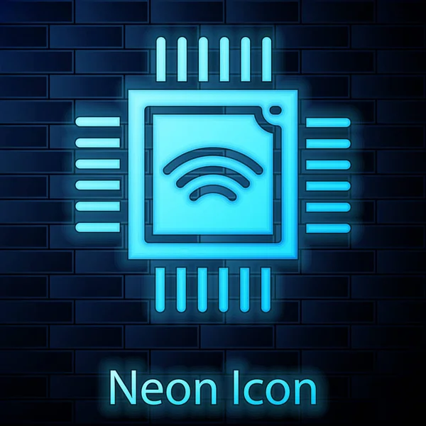 Menghidupkan prosesor komputer neon dengan ikon CPU sirkuit mikro yang diisolasi pada latar belakang dinding bata. Chip atau cpu dengan papan sirkuit. Prosesor mikro. Vektor - Stok Vektor