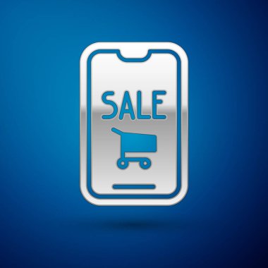 Gümüş renkli cep telefonu ve alışveriş arabası ikonu mavi arka planda izole edilmiş. İnternetten satın alma sembolü. Süpermarket sepeti sembolü. Vektör İllüstrasyonu.