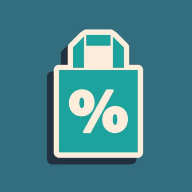Yeşil arka planda% 100 indirim simgesi olan yeşil bir Shoping çantası. El çantası işareti. Uzun gölge tarzı. Vektör İllüstrasyonu.