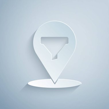 Kağıt kesme yeri ve gri arka planda izole edilmiş huni simgesi. Bilgi şablonu. Kağıt sanatı tarzı. Vektör İllüstrasyonu.