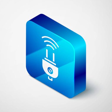 Isometric Smart elektrik dolgu sistemi simgesi gri arkaplanda izole edildi. İnternet kavramının kablosuz bağlantısı. Mavi kare düğme. Vektör.