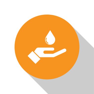 Beyaz arka planda sabun ikonu olan beyaz yıkama elleri. Virüs ve bakterileri önlemek için ellerini sabunla yıkıyorsun. Turuncu daire düğmesi. Vektör..