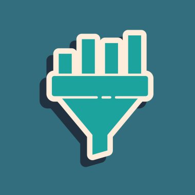 Yeşil arka planda izole edilmiş pazarlama ve girişim simgesi çizelgesiyle Yeşil Satış hunisi. Bilgi şablonu. Uzun gölge tarzı. Vektör İllüstrasyonu.