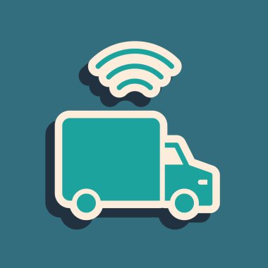 Yeşil arka planda kablosuz bağlantı ikonu olan Yeşil Akıllı kargo kamyonu aracı. Uzun gölge tarzı. Vektör
