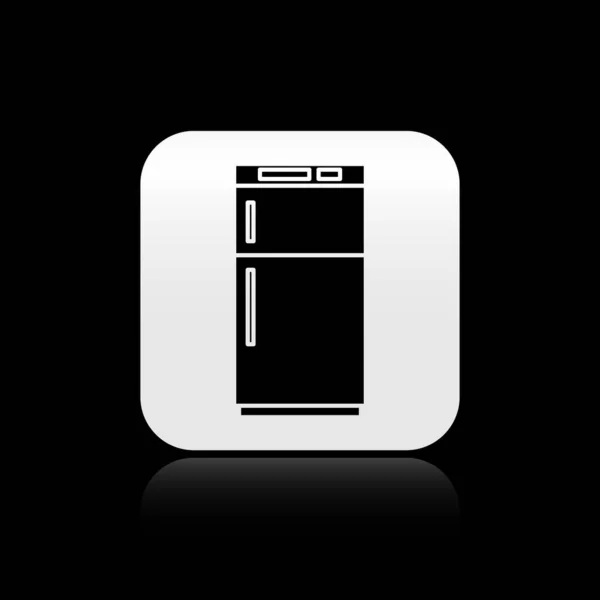 Icono del refrigerador negro aislado sobre fondo negro. Refrigerador congelador refrigerador. Tecnología y electrodomésticos. Botón cuadrado plateado. Ilustración vectorial — Vector de stock