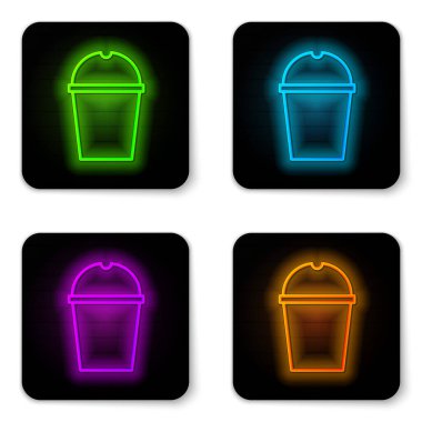 Beyaz zemin üzerinde parlayan neon çizgisi kağıt bardak ve su ikonu izole edildi. Soda bardağı. Taze soğuk içecek sembolü. Siyah kare düğme. Vektör İllüstrasyonu.