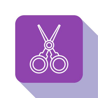 Beyaz çizgi makas kuaför simgesi beyaz arkaplanda izole edilmiş. Kuaför, moda salonu ve berber tabelası. Berber dükkanı sembolü. Mor kare düğme. Vektör İllüstrasyonu.