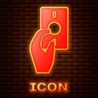 Parlayan neon el, duvarın arkasında izole edilmiş para simgesini tutuyor. Dolar ya da USD sembolü. Nakit bankacılık tabelası. Vektör İllüstrasyonu.