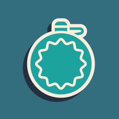 Yeşil kantin su şişesi simgesi yeşil arka planda izole edildi. Turist matarası ikonu. Kampanyada bir kavanoz su kullanıldı. Uzun gölge tarzı. Vektör.