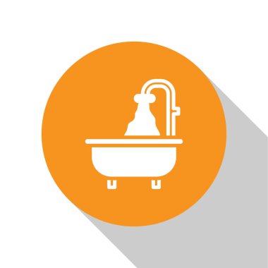 Beyaz arka planda izole edilmiş beyaz küvet ikonu. Turuncu daire düğmesi. Vektör.