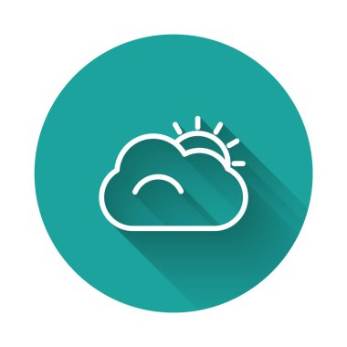 Beyaz çizgi Güneş ve bulut hava ikonu uzun gölgeli izole edilmiş. Yeşil daire düğmesi. Vektör İllüstrasyonu