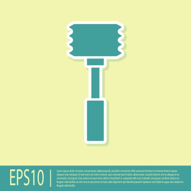 Yeşil Mutfak çekiç ikonu sarı arkaplanda izole edilmiş. Et çekici. Vektör.