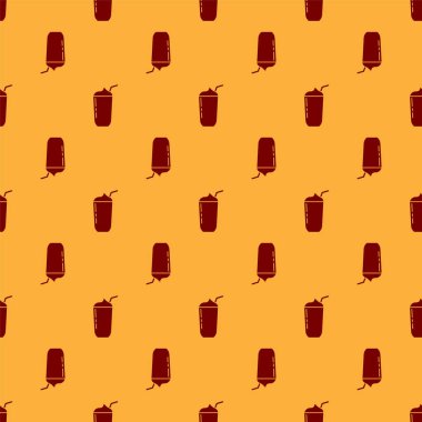 Kırmızı milkshake simgesi kahverengi arkaplanda izole edilmiş kusursuz desen. Kapaklı ve samanlı plastik bardak. Vektör.