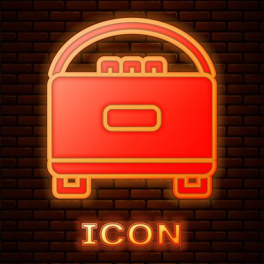 Parlayan neon ses hoparlörü ikonu tuğla duvar arka planında izole edildi. Ses sistemi hoparlörleri. Müzik ikonu. Müzikal sütun hoparlörü. Vektör.