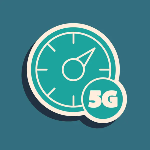 绿色数字速度计概念与绿色背景隔离的5G图标 全球网络高速连接数据速率技术 长影子风格 — 图库矢量图片