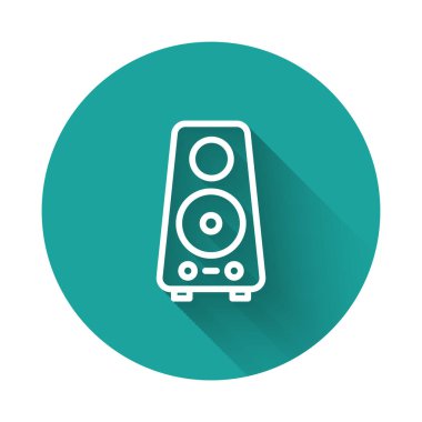 Beyaz çizgi Stereo hoparlör ikonu uzun gölgeli izole edildi. Ses sistemi hoparlörleri. Müzik ikonu. Müzikal sütun hoparlörü. Yeşil daire düğmesi. Vektör.