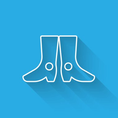 Beyaz çizgi Ukrayna ulusal ayakkabı ikonu uzun gölgeli izole edilmiş. Geleneksel etnik çizmeler. Vektör.