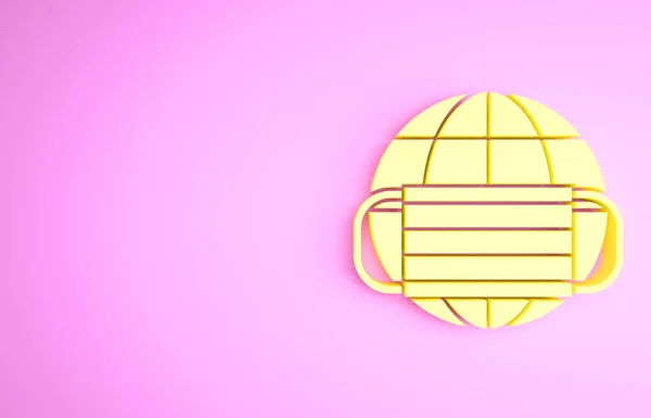 Globo Terra Amarela com ícone de máscara médica isolado em fundo rosa. Conceito de minimalismo. 3D ilustração 3D render — Fotografia de Stock