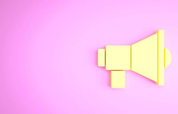 Sárga Megafon ikon elszigetelt rózsaszín háttérrel. Hangszóró jel. Minimalizmus koncepció. 3d illusztráció 3D render — Stock Fotó