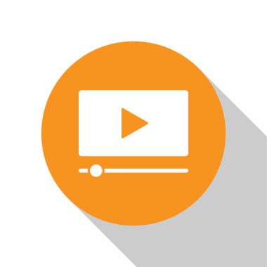 Beyaz arkaplanda izole edilmiş White Online video oynatma simgesi. Oyun işaretli film şeridi. Turuncu daire düğmesi. Vektör.