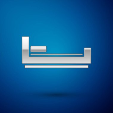 Mavi arkaplanda gümüş yatak simgesi izole edildi. Vektör.