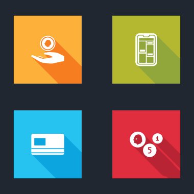 Hand 'in elinde bozuk para, online alışveriş telefonu, kredi kartı ve sikke simgesi var. Vektör.