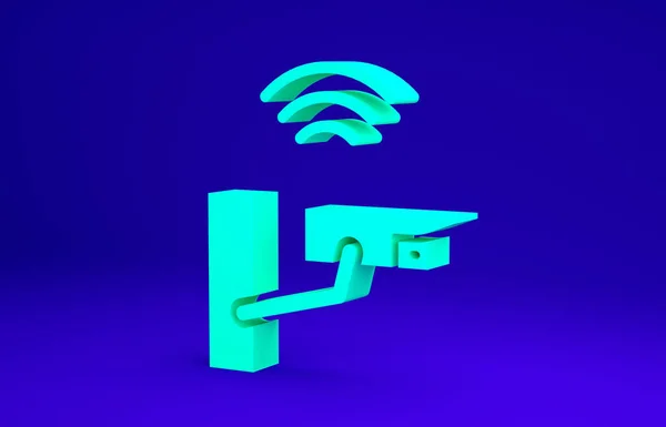 Ikona zelené Smart bezpečnostní kamery izolovaná na modrém pozadí. Internet věcí koncept s bezdrátovým připojením. Minimalismus. 3D ilustrace 3D vykreslení — Stock fotografie
