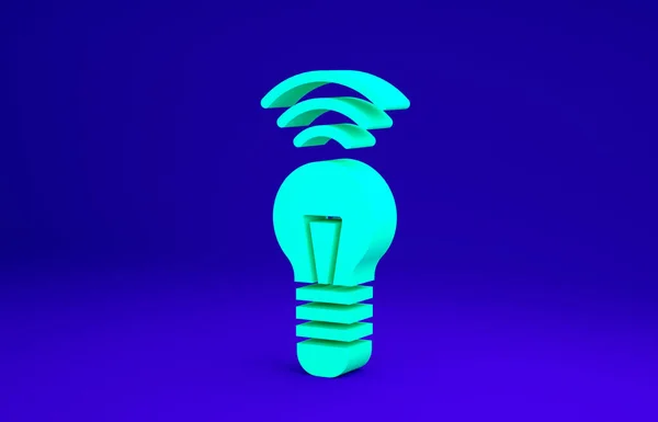 Icône du système d'ampoule intelligente verte isolée sur fond bleu. Énergie et symbole d'idée. Concept d'Internet des objets avec connexion sans fil. Concept de minimalisme. Illustration 3D rendu 3D — Photo
