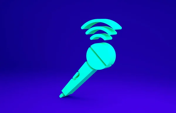 Pictograma microfonului verde wireless izolată pe fundal albastru. Pe microfon radio radio. Semn vorbitor. Conceptul de minimalism. 3d ilustrație 3D render — Fotografie, imagine de stoc