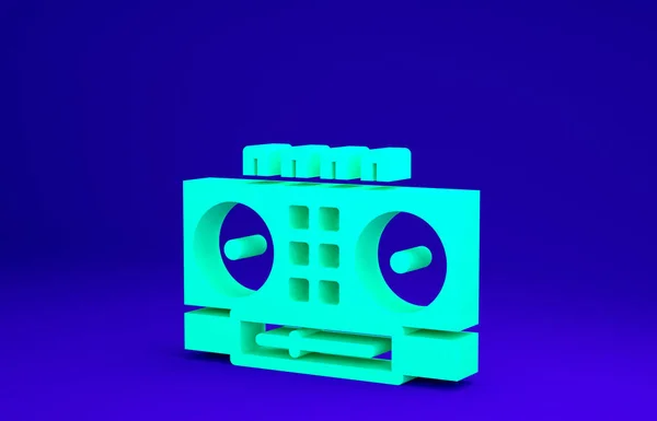 Control remoto de DJ verde para reproducir y mezclar ícono de música aislado sobre fondo azul. Mezclador DJ completo con reproductor de vinilo y control remoto. Concepto minimalista. 3D ilustración 3D render — Foto de Stock