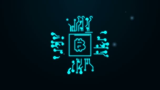 Icona luminosa della fattoria mineraria della CPU della linea neon isolata su sfondo nero. Segno Bitcoin all'interno del processore. Comunità mineraria criptovaluta. Soldi digitali. Animazione grafica 4K Video motion — Video Stock