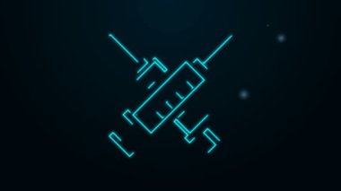 Parlayan neon çizgisi siyah zemin üzerinde izole edilmiş şırınga simgesini çaprazladı. Aşı için şırınga, aşı, iğne, grip aşısı. Tıbbi ekipman. 4K Video hareketli grafik canlandırması