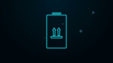 Siyah arkaplanda izole edilmiş uygulama dağıtım ikonu olan parlak neon hattı mobil akıllı telefon. Paket takibi. 4K Video hareketli grafik canlandırması