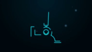 Parlayan neon hattı bira ikonu siyah arkaplanda izole edildi. 4K Video hareketli grafik canlandırması