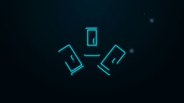 Parlayan neon çizgi kartuş simgesi siyah arkaplanda izole edildi. Av tüfeği av tüfeği fişeği. Tüfek mermisi ikonu. 4K Video hareketli grafik canlandırması