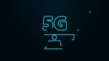 Siyah arkaplanda 5G yeni kablosuz internet kablosuz internet ikonu ile parlayan neon hattı monitörü. Küresel ağ yüksek hızlı bağlantı veri oranı teknolojisi. 4K Video hareketli grafik canlandırması