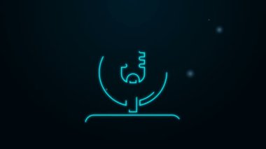 Parlayan neon hattı mikrofon simgesi siyah arkaplanda izole edildi. Radyodaki mikrofondan. Sözcü işareti. 4K Video hareketli grafik canlandırması