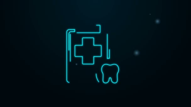 歯のカードや患者の医療記録アイコンが黒の背景に隔離されたネオンラインクリップボードを成長させます。歯科保険。歯医者の報告書。4Kビデオモーショングラフィックアニメーション — ストック動画