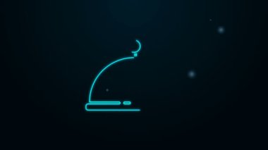 Siyah arka planda izole edilmiş bir tepsi yiyecek ikonu ile kaplı parlayan neon hattı. Tepsi ve kapak. Kapaklı bir restoran saati. Mutfak eşyaları sembolü. 4K Video hareketli grafik canlandırması