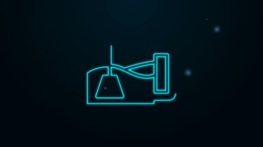 Siyah arka planda izole edilmiş çay poşeti ikonu olan parlak neon çizgili bir fincan çay. 4K Video hareketli grafik canlandırması