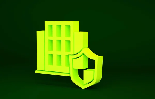 盾のアイコンが緑の背景に隔離された黄色の家 保険の概念 セキュリティ 安全性 保護の概念 最小限の概念 3Dイラスト3Dレンダリング — ストック写真