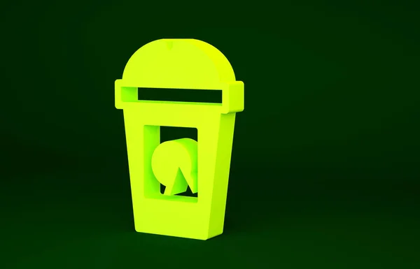 黄色のコーヒーカップのアイコンの緑の背景に孤立移動します 印刷物を取りなさい 最小限の概念 3Dイラスト3Dレンダリング — ストック写真