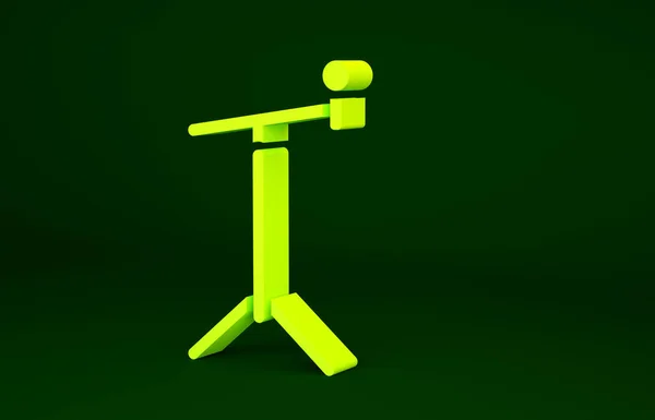 Gelbes Mikrofon Mit Standsymbol Isoliert Auf Grünem Hintergrund Minimalismus Konzept — Stockfoto