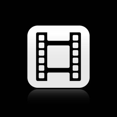 Siyah arkaplanda Black Play Video simgesi izole edildi. Film şeridi tabelası. Gümüş kare düğme. Vektör.
