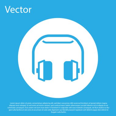 Mavi kulaklık simgesi mavi arkaplanda izole edildi. Kulaklıklar. Müzik, hizmet, iletişim ve operatör konsepti. Beyaz daire düğmesi. Vektör.