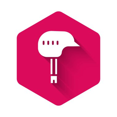 Uzun gölgeli beyaz bisiklet başlığı simgesi. Olağanüstü bir spor. Spor malzemeleri. Pembe altıgen düğmesi. Vektör.